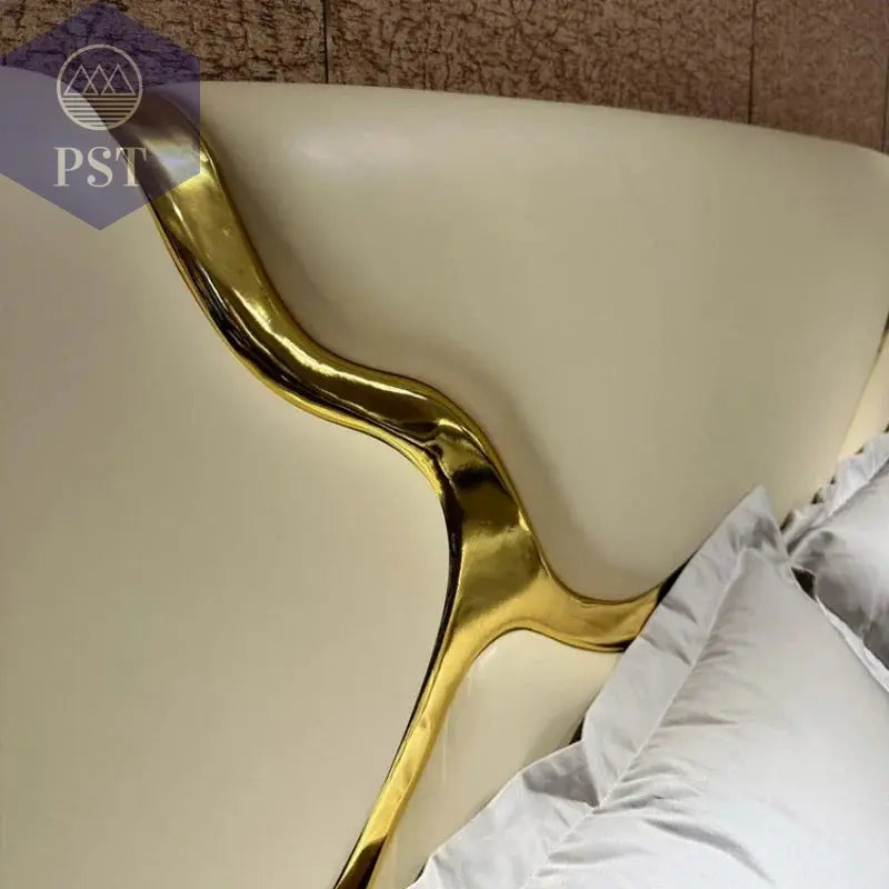 Elegantes Doppelbett im italienischen StilDoppelbett PST PS Tradings  PST PS Tradings